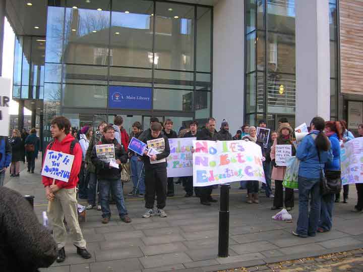 images/stories/studentprotest2.jpg